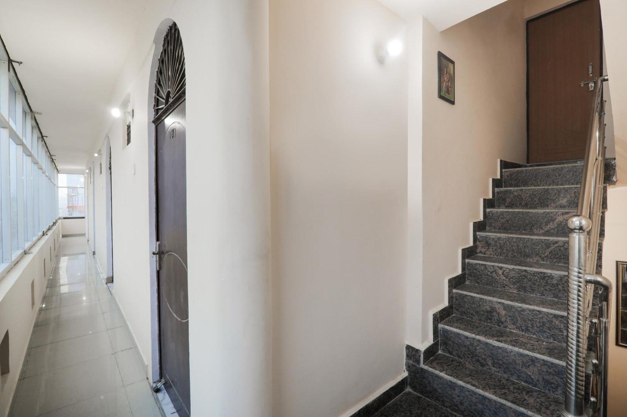 Hotel O Aastha Near Chaudhary Charan Singh International Airport Bijnaur エクステリア 写真